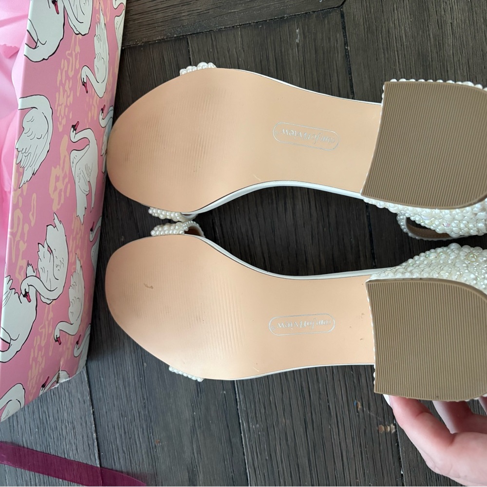 Comfortview Pearl Embellished White Heels - Picture 5 of 5